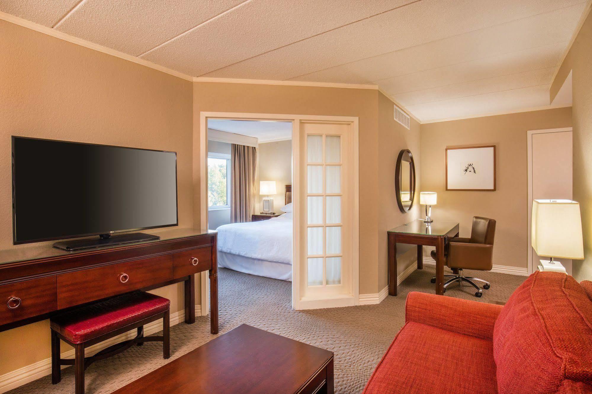 Sheraton Framingham Hotel & Conference Center מראה חיצוני תמונה