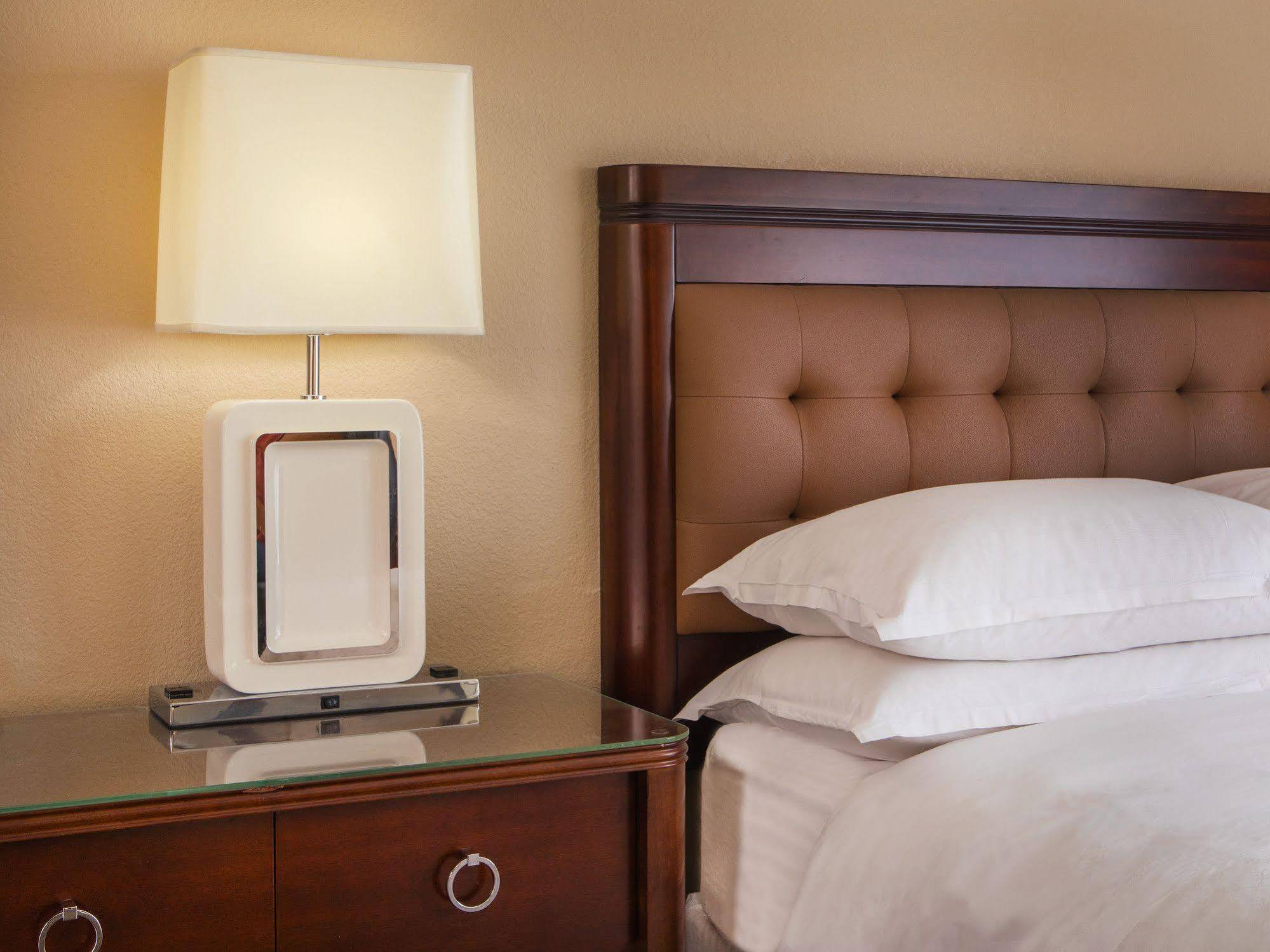 Sheraton Framingham Hotel & Conference Center מראה חיצוני תמונה