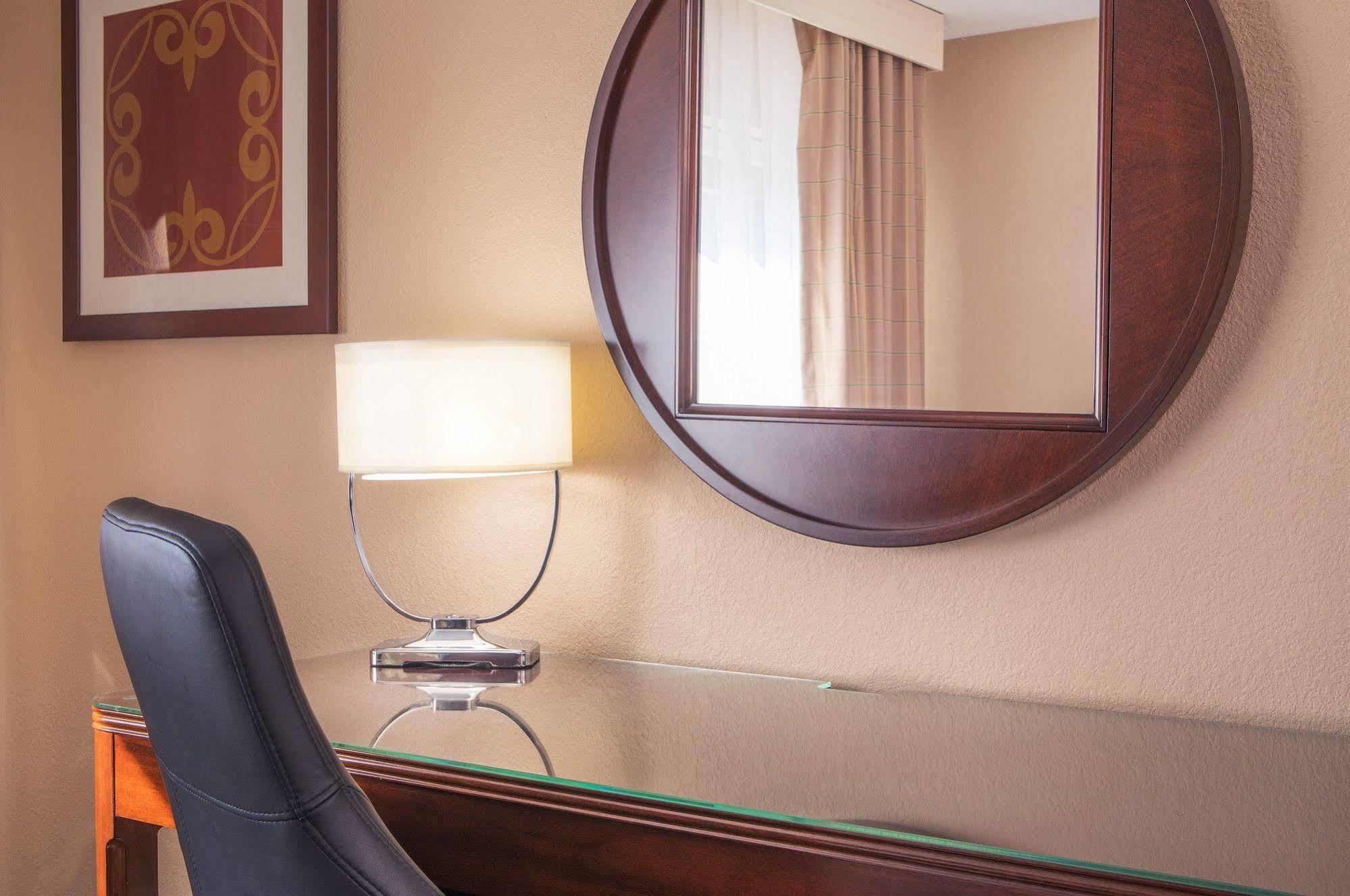 Sheraton Framingham Hotel & Conference Center מראה חיצוני תמונה